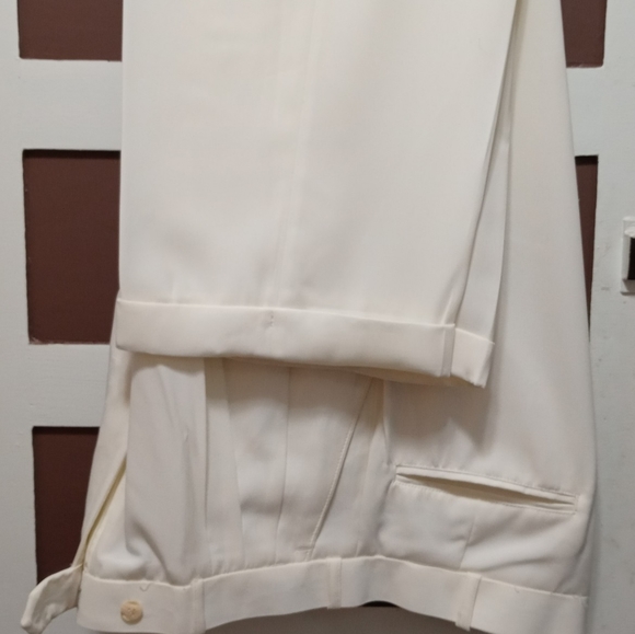 Pronti collection by Phita 3 piece cream white suit with belt. Diamond pattern - Picture 5 of 8